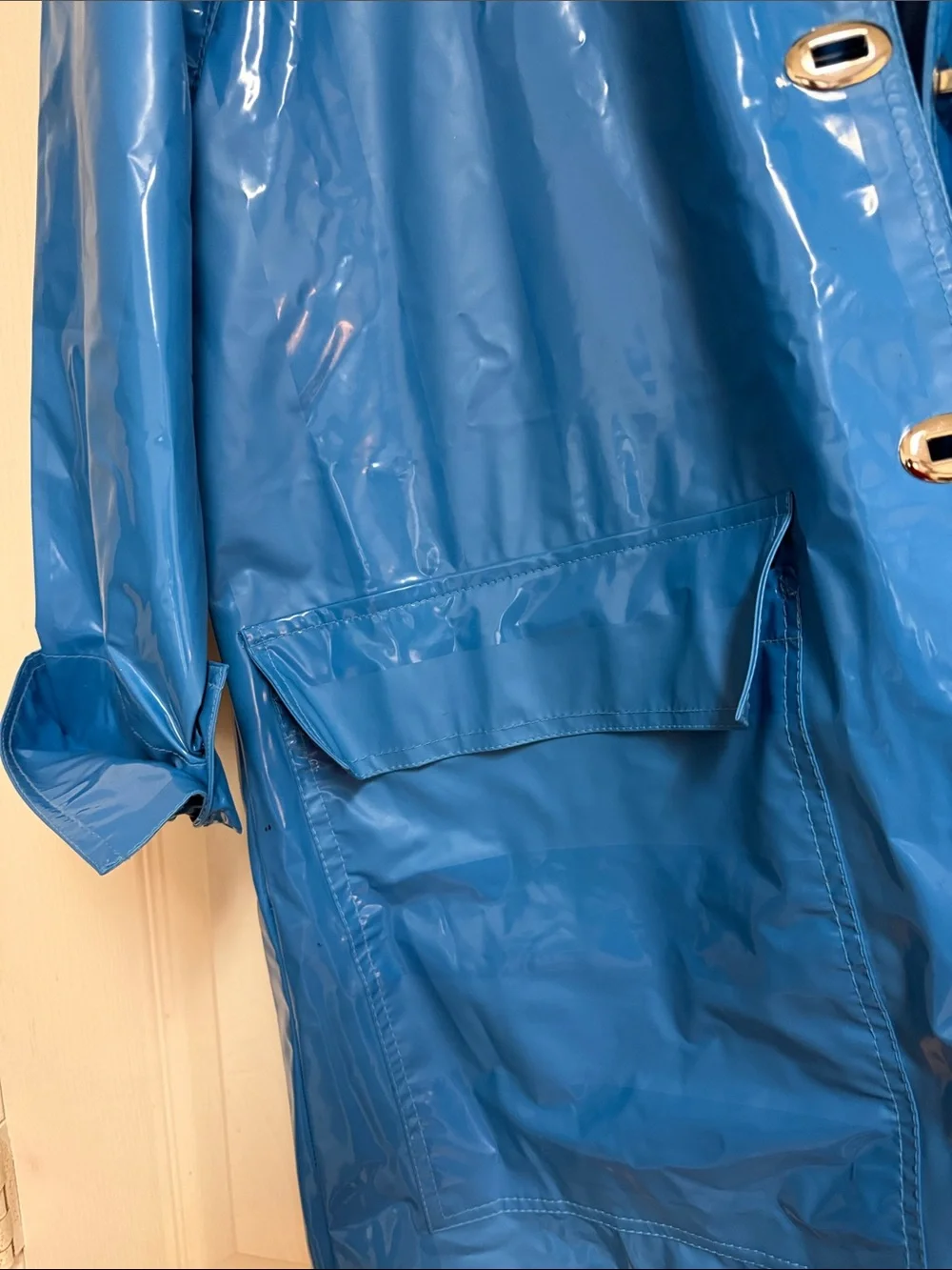 Totes Bright Blue Glossy Raincoat with Hood - Picture 15 of 16